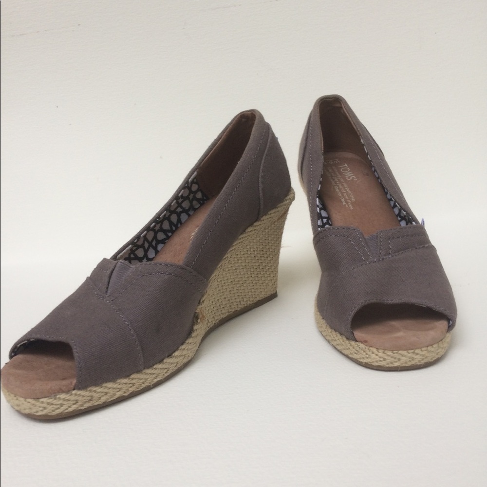 Toms Canvas Wedge Size 6.5